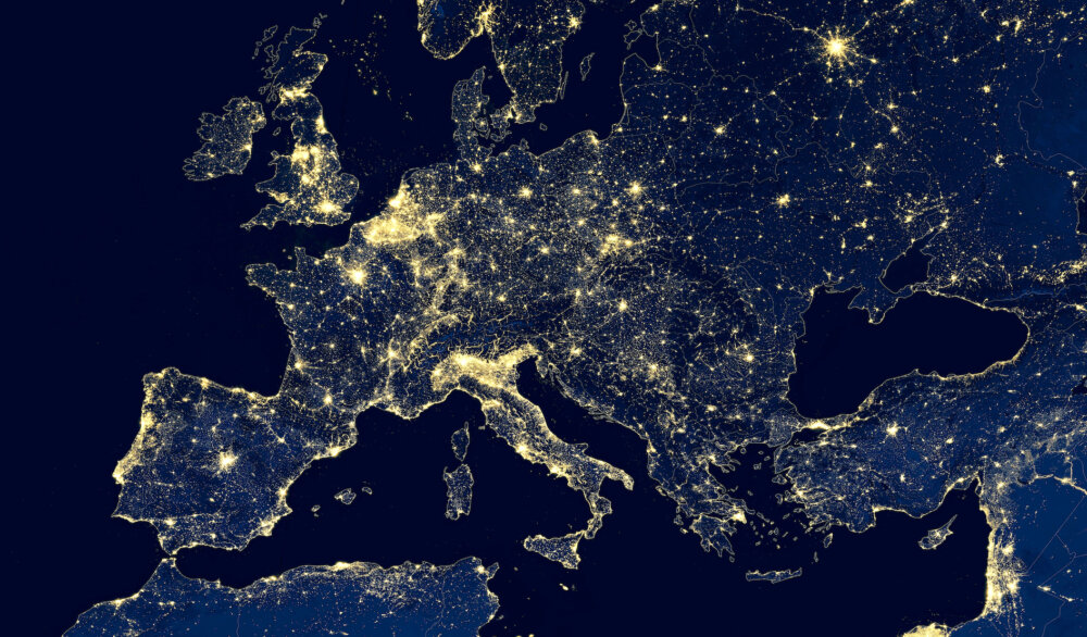 Stephen Wertheim, pracownik Carnegie Endowment for International Peace oraz autor książki „Jutro, świat: narodziny globalnej supremacji USA” ostrzega, że nadszedł czas, by Europa porzuciła życzeniowy, "magiczny" sposób myślenia o własnym bezpieczeństwie.