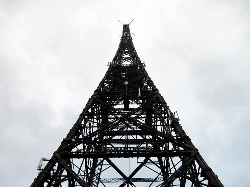 Wieczorem 31 sierpnia 1939 roku radiostacja w Gliwicach stała się celem symbolicznego ataku niemieckich żołnierzy przebranych za Polaków. Prowokacja gliwicka miała dostarczyć nazistowskiej propagandzie materiału do zdyskredytowania Polski i odciągnięcia od niej jej zachodnioeuropejskich sojuszników. Nie wszystko poszło zgodnie z planem, ale późniejsze awanse organizatorów akcji wskazują na to, że władze III Rzeszy widziały w niej swój sukces. Czy na pewno miały rację?