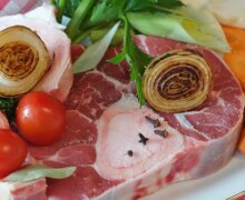Dieta ketogeniczna zyskuje na popularności. Nie idzie to jednak w parze z naukową wiedzą na temat bezpieczeństwa jej stosowania – wskazuje dr Natalia Drabińska z Instytutu Rozrodu Zwierząt i Badań Żywności PAN w Olsztynie, która bada wpływ diety ketogenicznej na metabolizm, stan zapalny, wybrane parametry odżywienia oraz stres oksydacyjny u kobiet z nadwagą i otyłością.