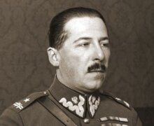 Jan Kowalewski był jednym z najwybitniejszych oficerów w historii polskiego wywiadu. W 1919 r. stworzył specjalną komórkę kryptoanalizy, która podczas wojny polsko-sowieckiej zajmowała się łamaniem szyfrów nieprzyjaciela. Dzięki jej aktywności możliwe było dokonanie „Cudu nad Wisłą” w 1920 r.